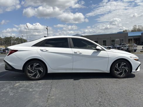 Used 2024 Hyundai Elantra SEL w/ Convenience Package image 6