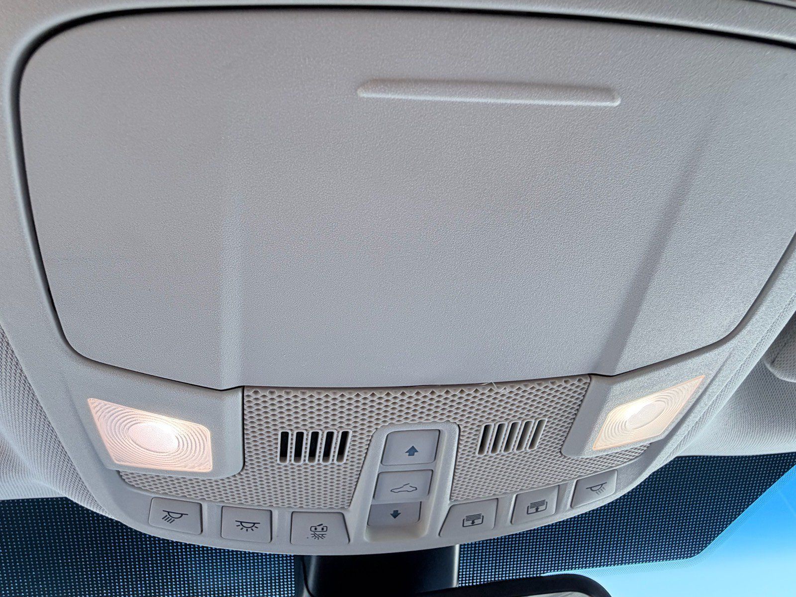 Used 2018 Ford Edge Titanium w/ Equipment Group 302A FWD image 16