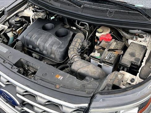 Used 2017 Ford Explorer XLT FWD image 35