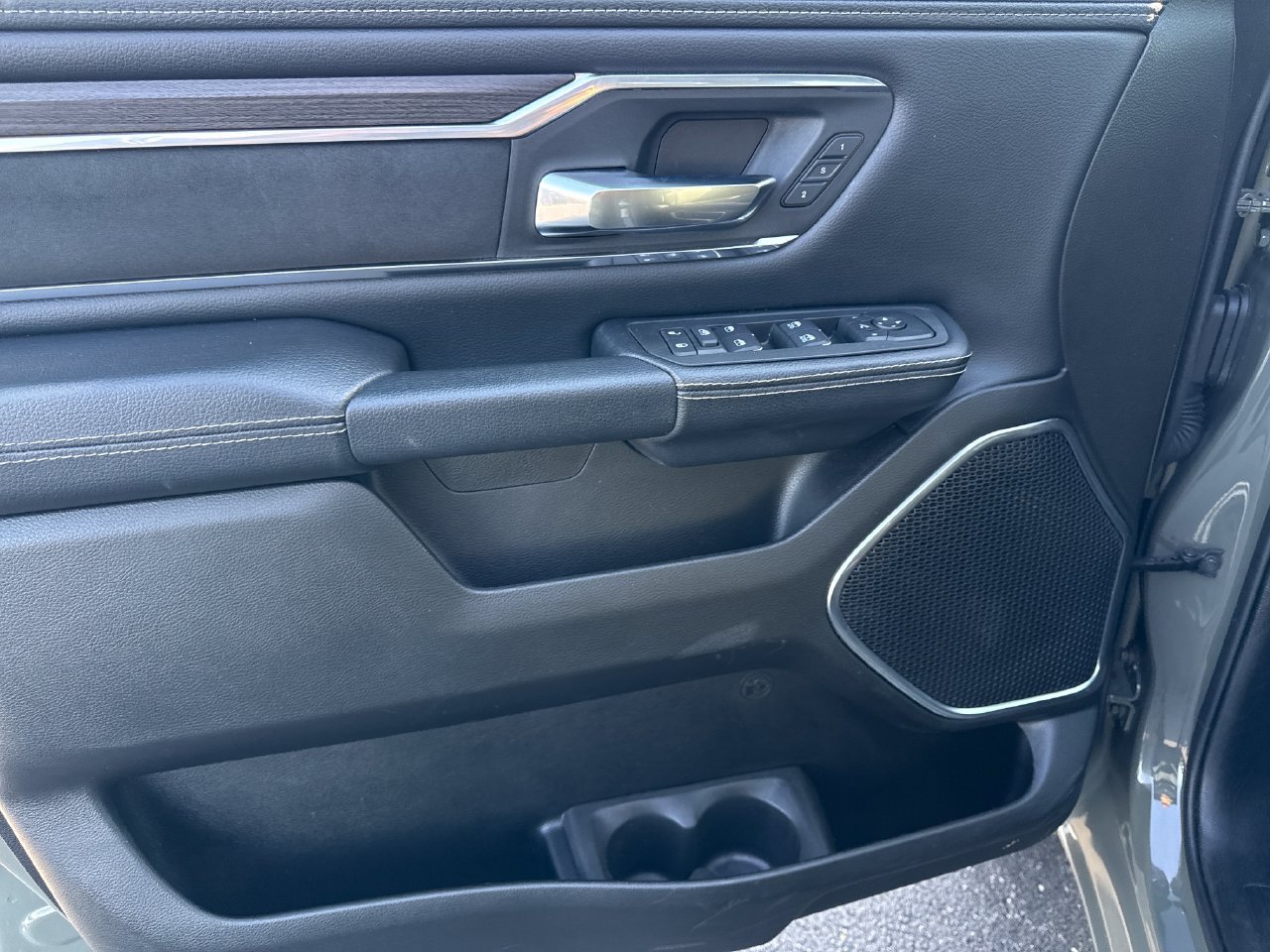 Used 2026 RAM 1500 Laramie AWD/4WD image 15