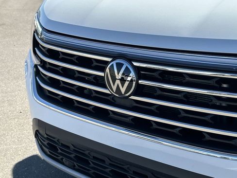 Used 2024 Volkswagen Atlas SE image 32