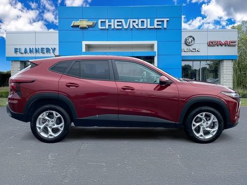 Used 2024 Chevrolet Trax LS w/ LS Convenience Package FWD image 6