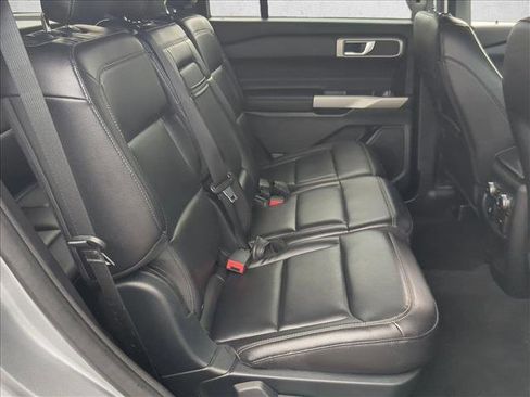 Used 2021 Ford Explorer XLT w/ Equipment Group 202A AWD/4WD image 19