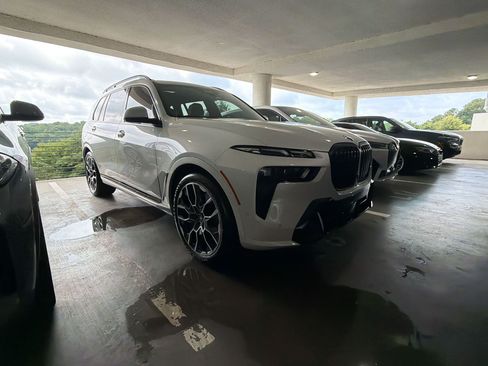Certified 2024 BMW X7 xDrive40i w/ M Sport Package AWD/4WD image 4