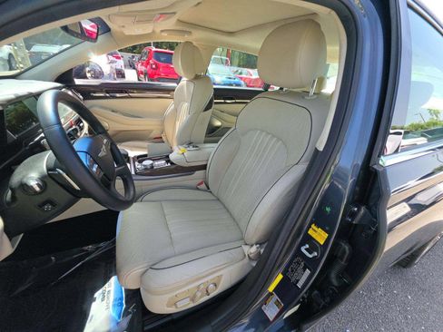 Used 2017 Genesis G90 3.3T Premium RWD image 5