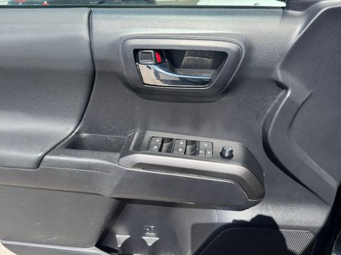Used 2021 Toyota Tacoma TRD Off-Road w/ Technology Package AWD/4WD image 21