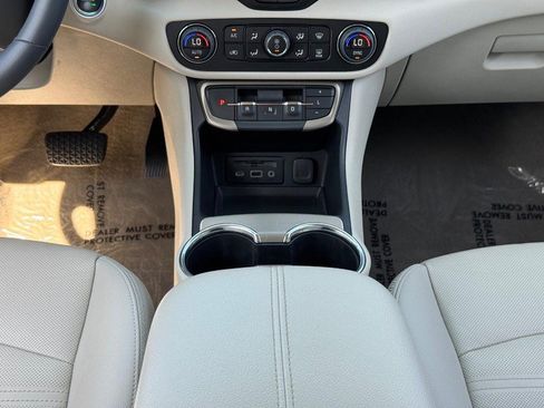 Used 2023 GMC Terrain Denali w/ Denali Premium Package AWD/4WD image 15