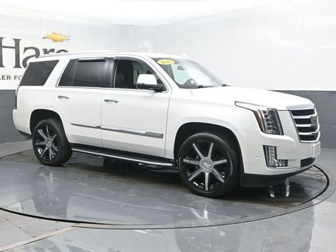 Used 2017 Cadillac Escalade Premium Luxury image 6