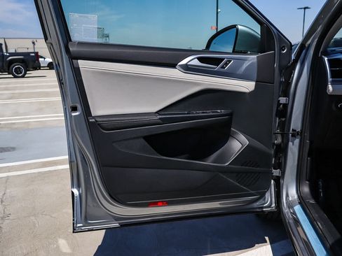 New 2025 Volkswagen Taos SE FWD image 22