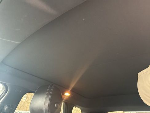 Used 2019 Land Rover Range Rover Evoque Landmark Edition image 18