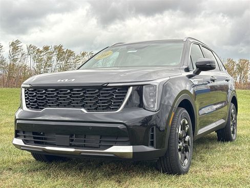 New 2025 Kia Sorento S image 4