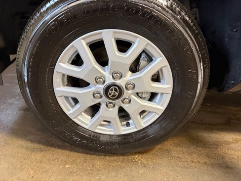 Used 2025 Toyota Tacoma SR5 image 31