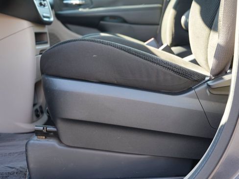 Used 2020 Dodge Grand Caravan SE w/ UConnect Hands-Free Group FWD image 15