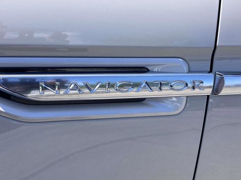 Used 2019 Lincoln Navigator Reserve AWD/4WD image 13