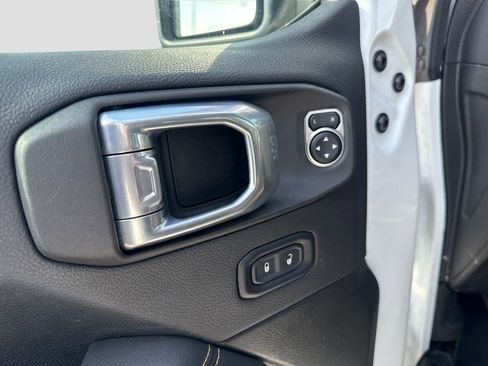 Used 2025 Jeep Wrangler Unlimited Sahara AWD/4WD image 12
