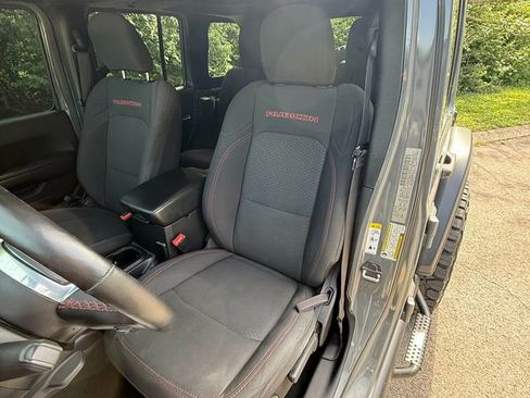 Used 2019 Jeep Wrangler Unlimited Rubicon AWD/4WD image 13