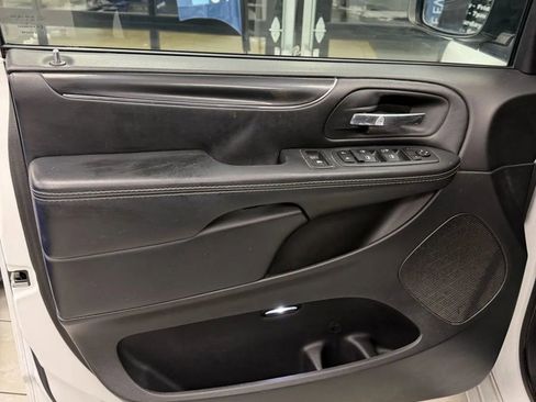 Used 2019 Dodge Grand Caravan SXT w/ Blacktop Package image 21