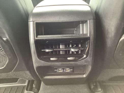 Used 2022 Jeep Grand Cherokee Altitude AWD/4WD image 10