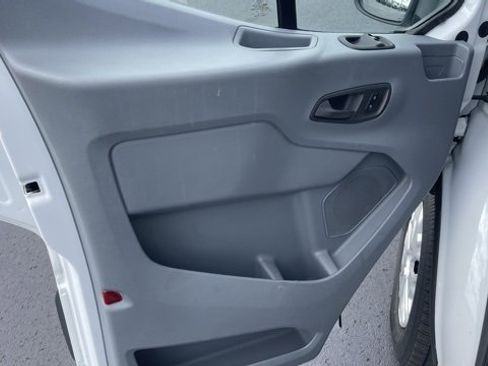 Used 2018 Ford Transit 150 XLT image 20