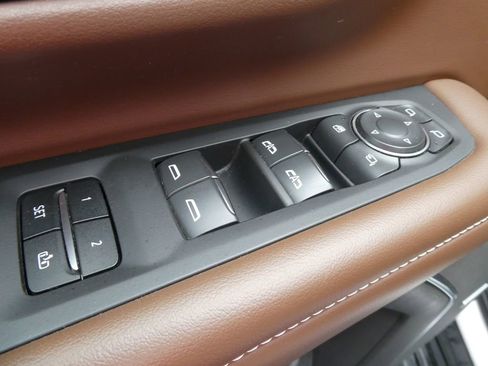 Used 2021 Chevrolet Suburban High Country w/ Premium Package AWD/4WD image 25