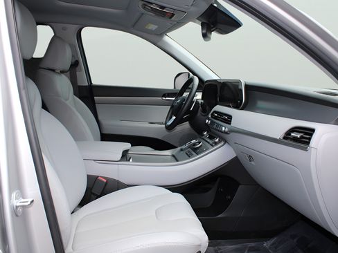 Used 2022 Hyundai Palisade SEL w/ Premium Package FWD image 12