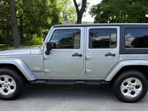 Used 2015 Jeep Wrangler Unlimited Sahara AWD/4WD image 10