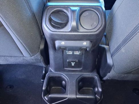 Used 2020 Jeep Wrangler Unlimited Sahara image 16