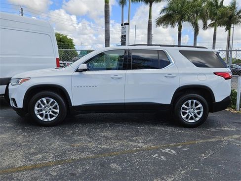 Used 2021 Chevrolet Traverse LT image 3