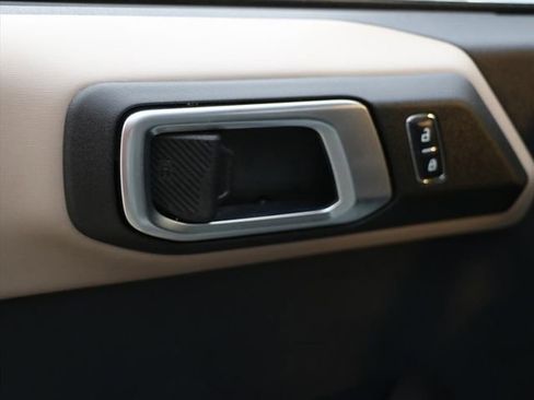 Used 2024 Ford Bronco Wildtrak image 23