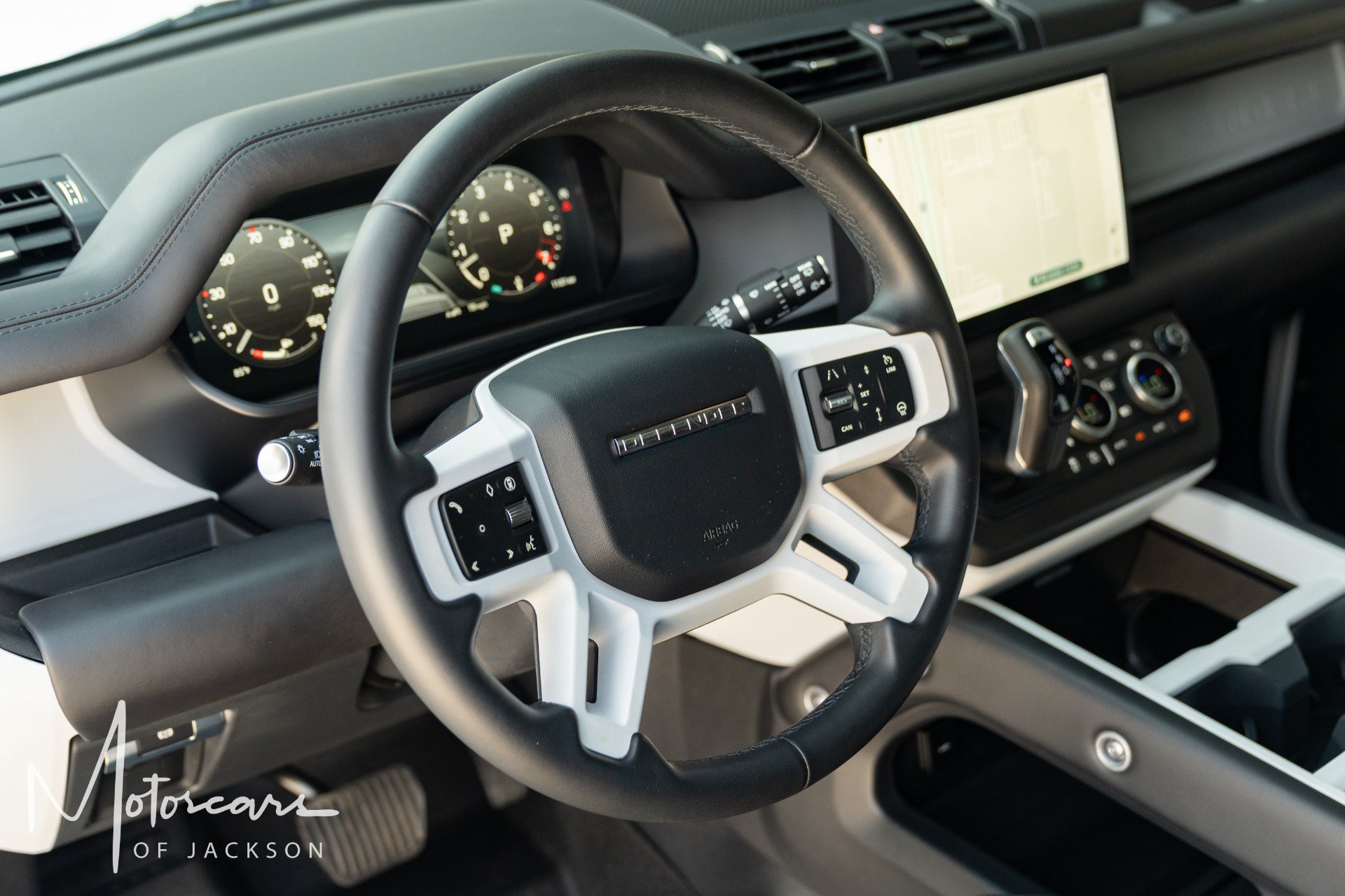 Used 2025 Land Rover Defender 130 X-Dynamic SE AWD/4WD image 30