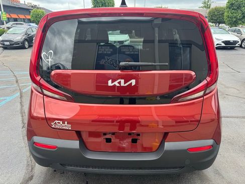 Used 2022 Kia Soul LX FWD image 4