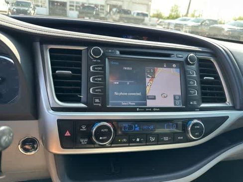 Used 2017 Toyota Highlander Limited Platinum image 10