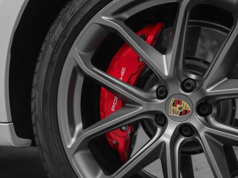 Certified 2025 Porsche Macan GTS image 18