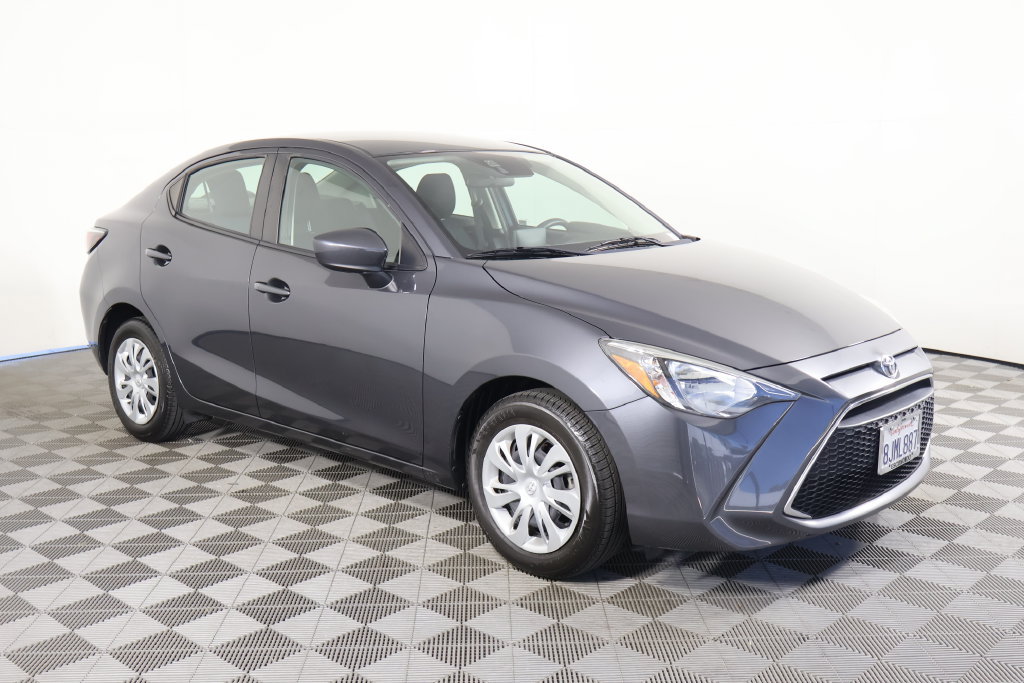 Used 2019 Toyota Yaris L FWD image 3