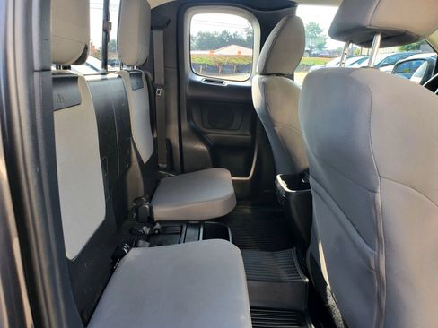 Used 2020 Toyota Tacoma SR w/ SR Convenience Package RWD image 15