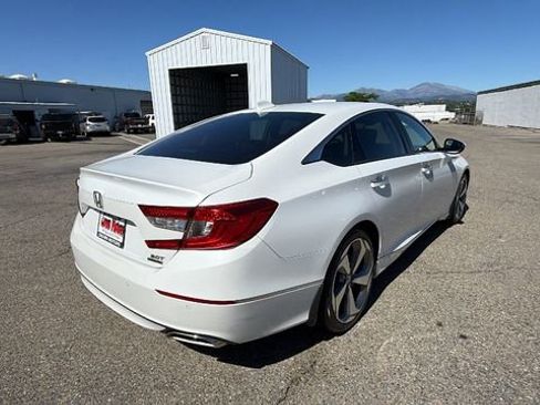 Used 2018 Honda Accord Touring image 4