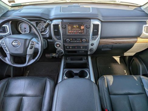 Used 2019 Nissan Titan SL AWD/4WD image 25