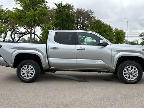 Certified 2024 Toyota Tacoma SR5 image 4