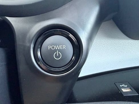 Used 2025 Toyota Sienna XLE FWD image 26