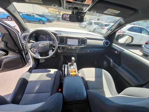Used 2021 Toyota Tacoma TRD Off-Road w/ Technology Package AWD/4WD image 21