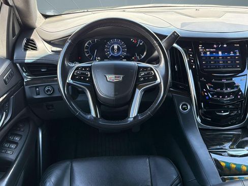 Used 2018 Cadillac Escalade Platinum AWD/4WD image 27