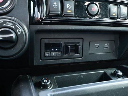 Used 2021 Nissan Titan PRO-4X w/ Pro-4x Convenience Package image 18