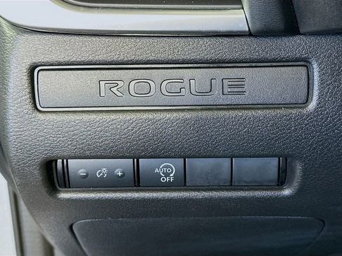 Used 2024 Nissan Rogue S image 11