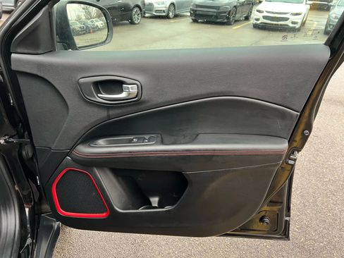 Used 2018 Jeep Compass Trailhawk w/ Cold Weather Group image 17