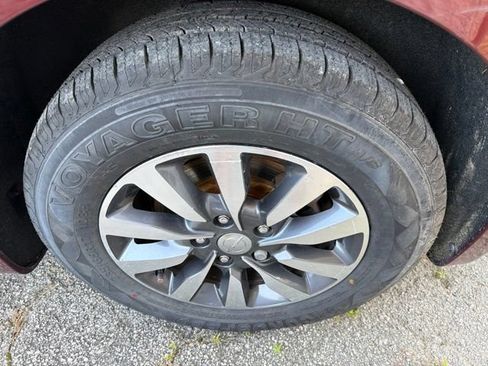 Used 2020 Chrysler Pacifica Touring-L Plus FWD image 13