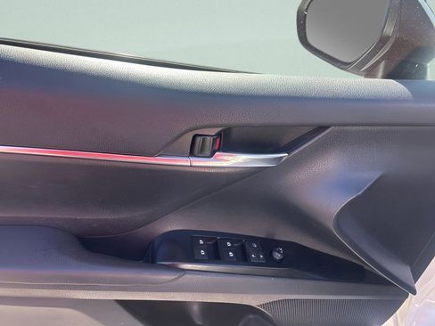 Used 2019 Toyota Camry SE FWD image 19