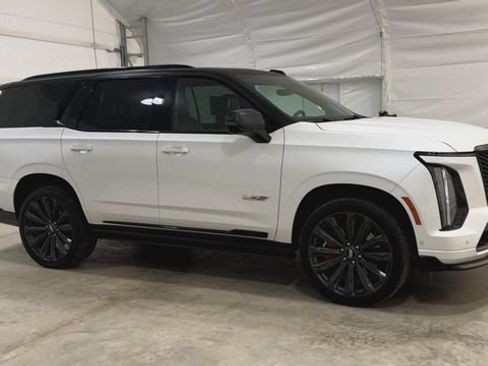 Used 2025 Cadillac Escalade V AWD/4WD image 6