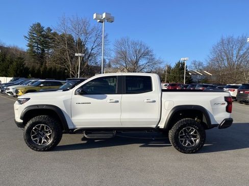 Used 2024 Chevrolet Colorado ZR2 w/ ZR2 Convenience Package III image 2