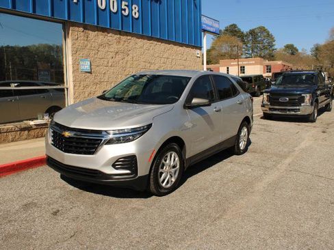 Used 2022 Chevrolet Equinox LS image 3