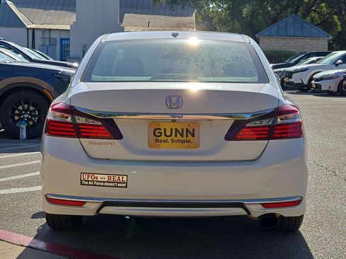 Used 2016 Honda Accord EX image 4